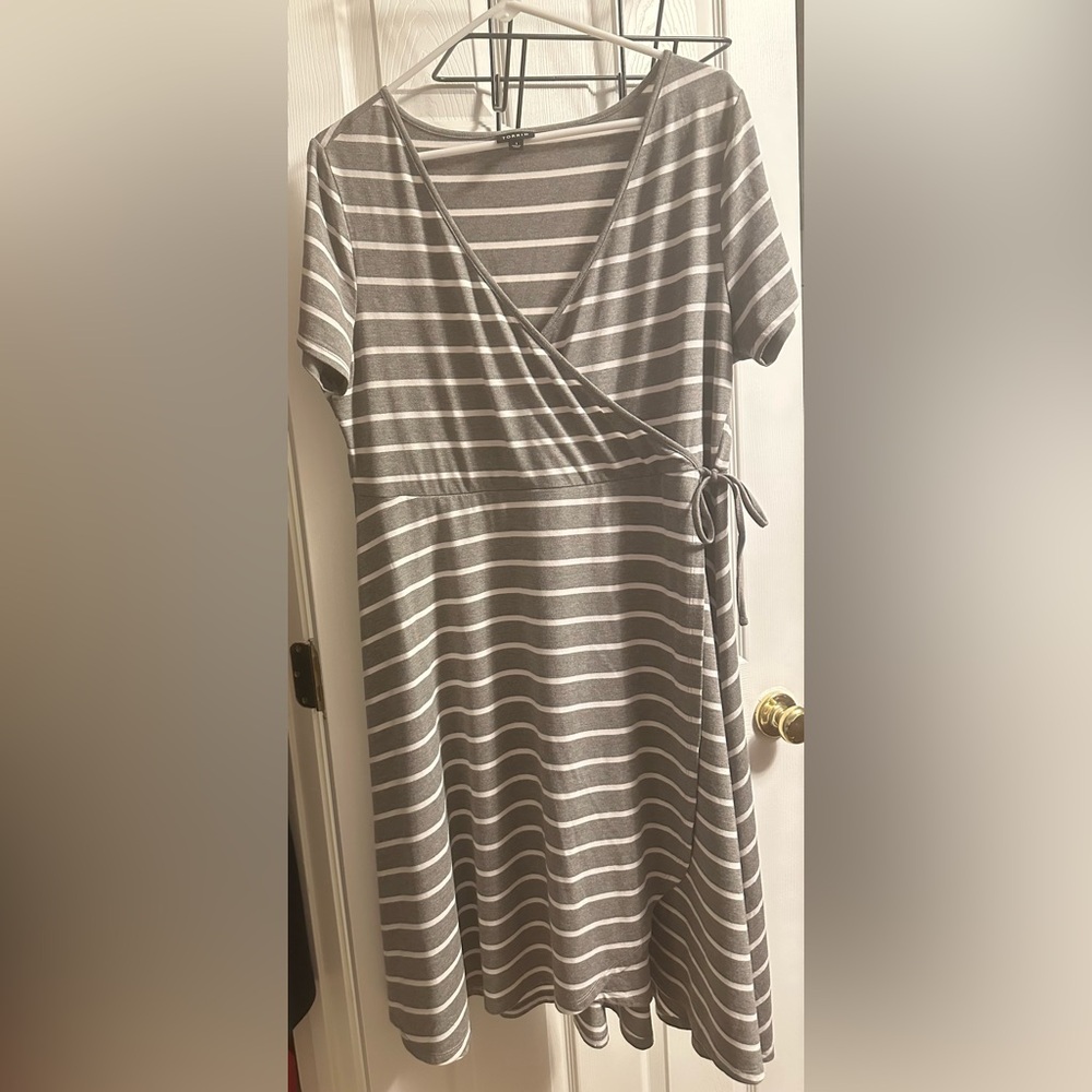 Torrid Size 1 Gray and White Striped Wrap Dress